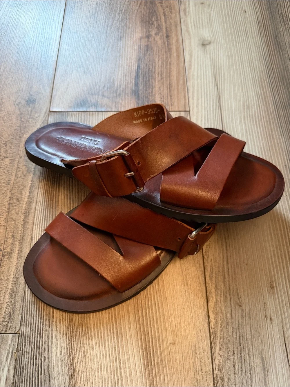 Men’s Donald J. Pliner Leather Slip-On Sandals, Size 9.